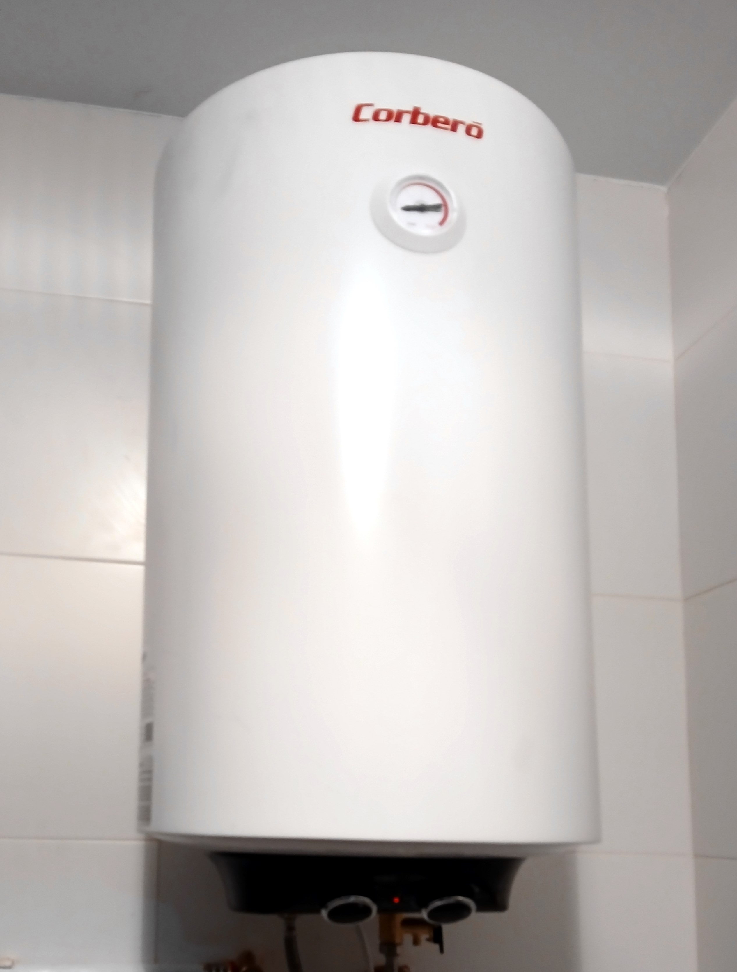 Instalación de termo Corbero en vivienda en Madrid